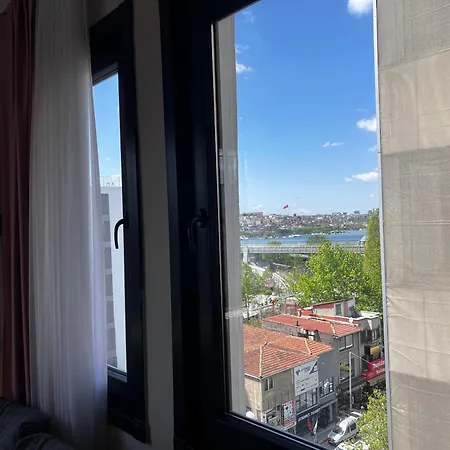 아파트 Astounding Sea View In Karakoey 4br, 2ba 이스탄불