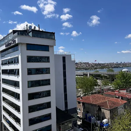 Astounding Sea View In Karakoey 4br, 2ba 아파트 이스탄불