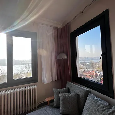 Astounding Sea View In Karakoey 4br, 2ba Appartement